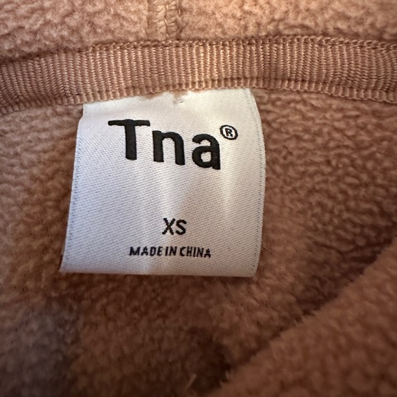 TNA Aritzia Women’s Size XS Cozy Fleece Cropped Hoodie Tan Hood Logo - Picture 2 of 9